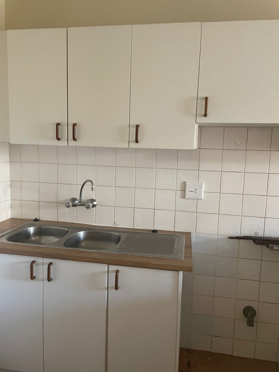 To Let 1 Bedroom Property for Rent in Wynberg Western Cape